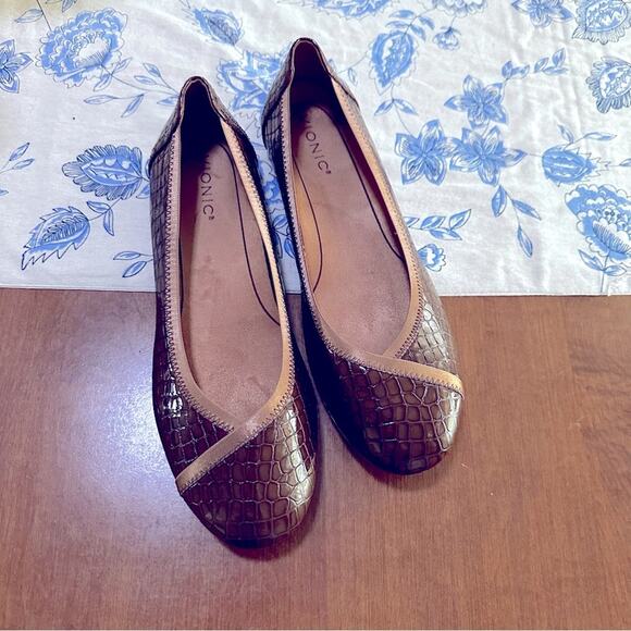 Vionic Women's Caroll Ballet Flat Monks Robe Patent Croc Leather Size 11 - Picture 2 of 7